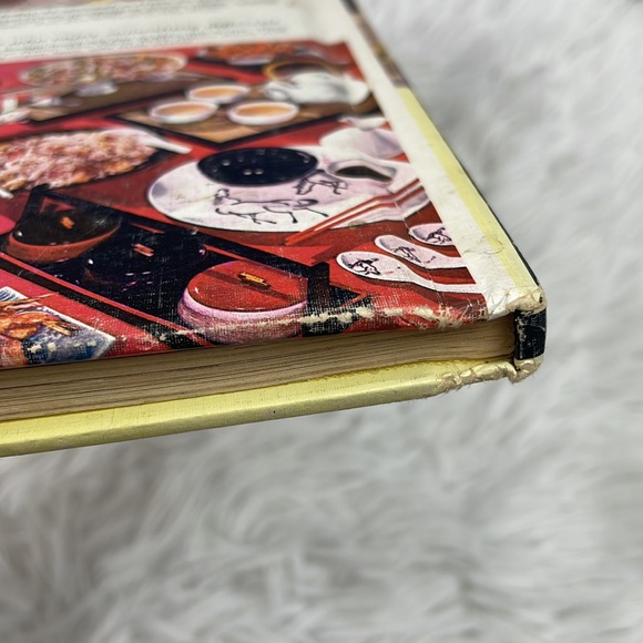 (2) vintage BETTER HOMES AND GARDENS hardcover cook books. 1959, 1978 - Picture 15 of 16